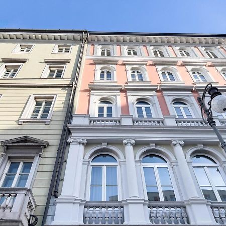 Piazza Della Borsa 3C Tirabora Short Rent Διαμέρισμα Τεργέστη Εξωτερικό φωτογραφία