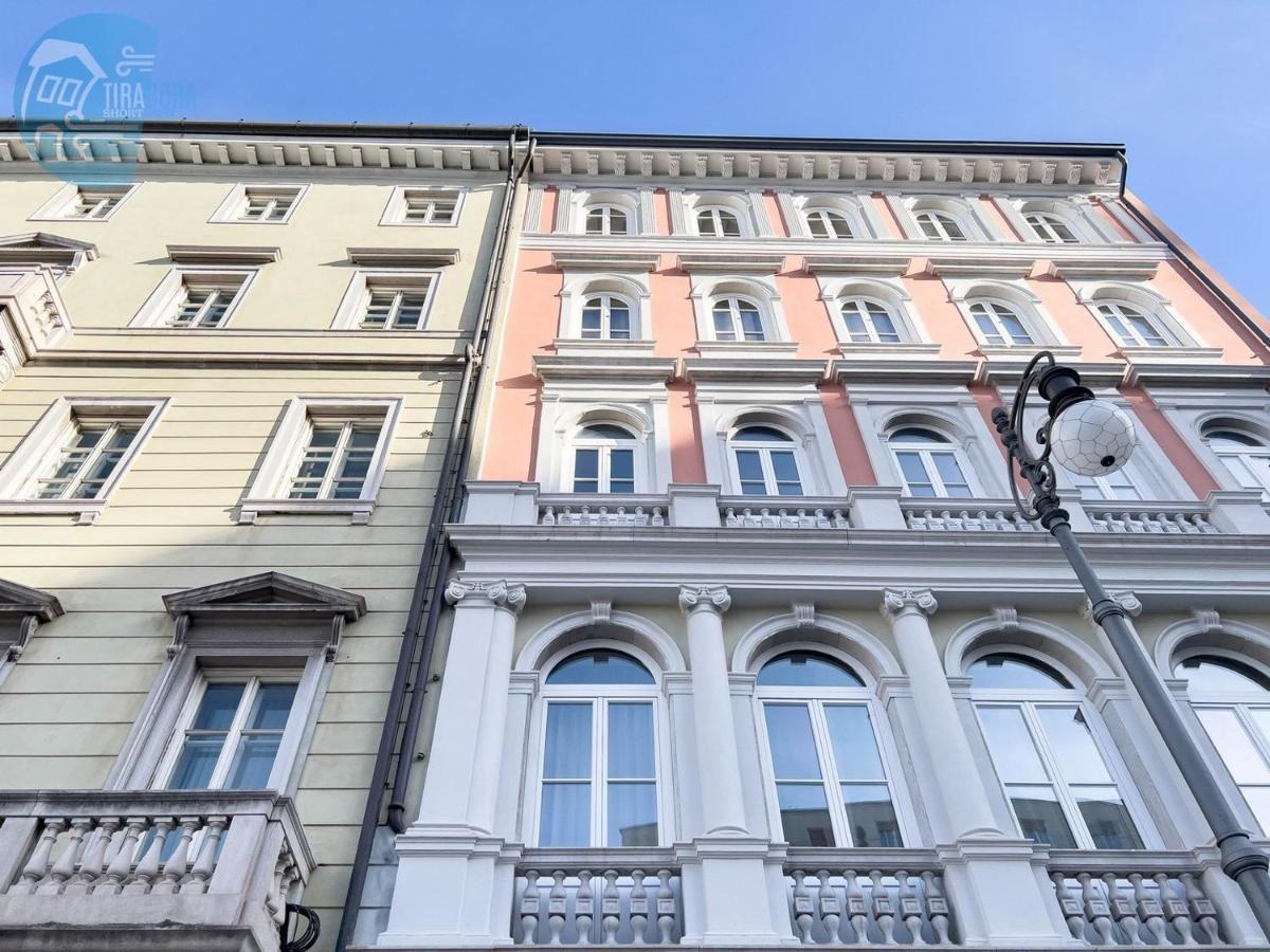 Piazza Della Borsa 3C Tirabora Short Rent Διαμέρισμα Τεργέστη Εξωτερικό φωτογραφία